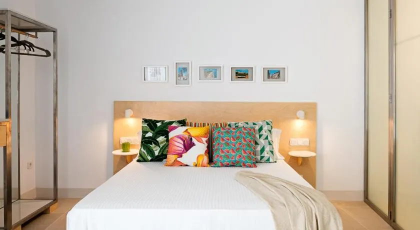 Apartamentos y estudios céntricos Conil Home Suite - Image 1