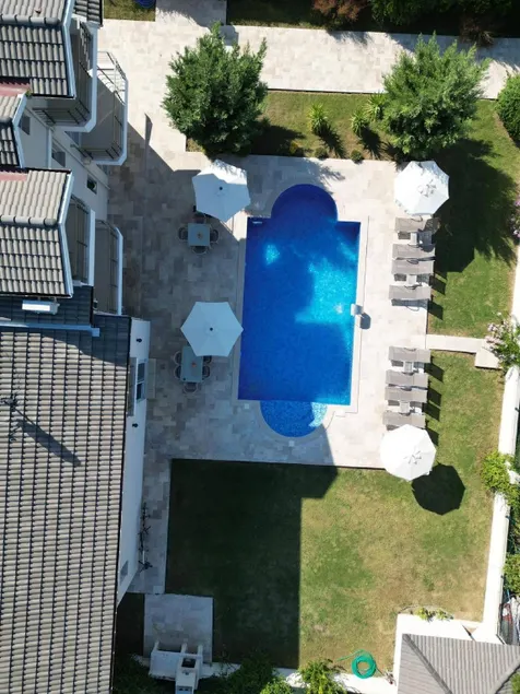 Comfortable Farm Villa - Image 1
