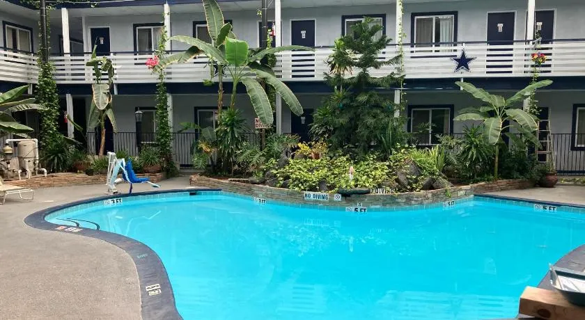 Budget Host Inn - Image 1