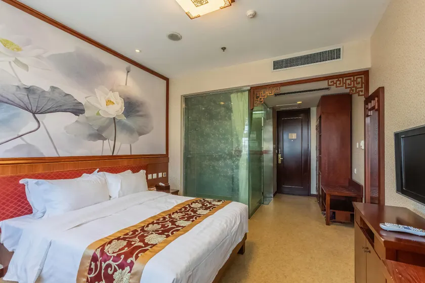 Shanhai Holiday Hotel - Image 1