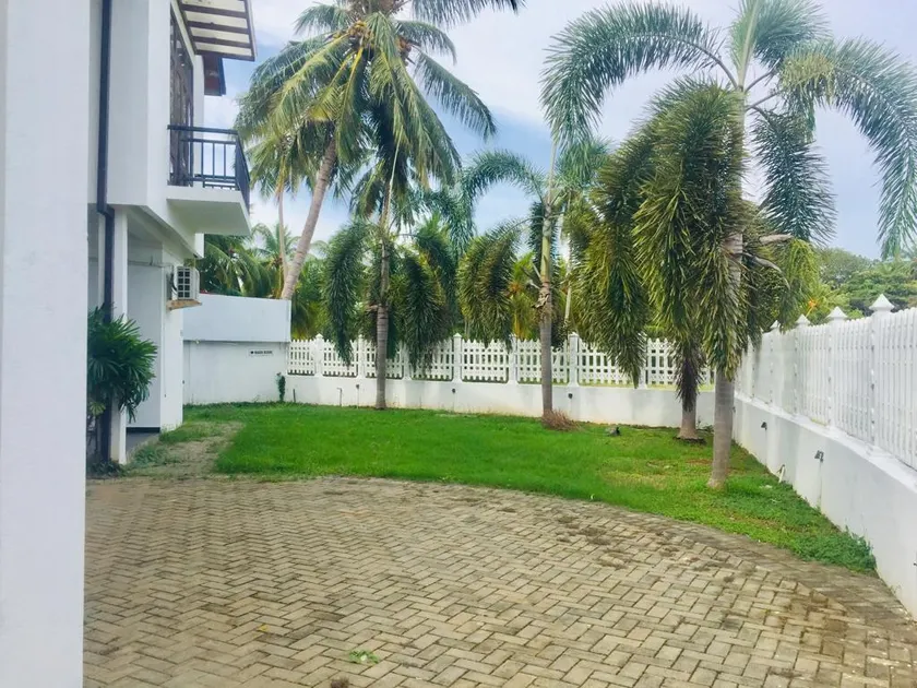 Kamatha Hotel & Restaurant - Image 1