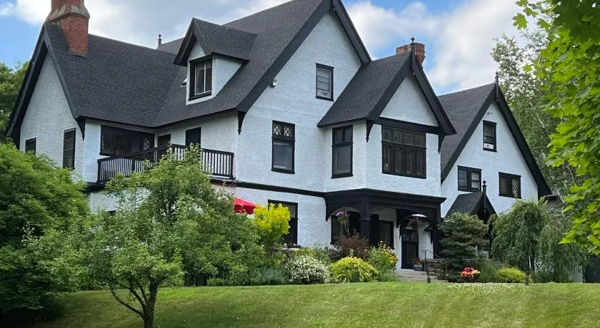 Manor House Inn - Image 1