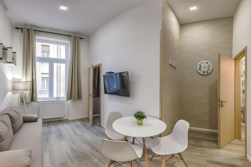 Latte Deluxe - Glam Downtown Apartments - Image 1