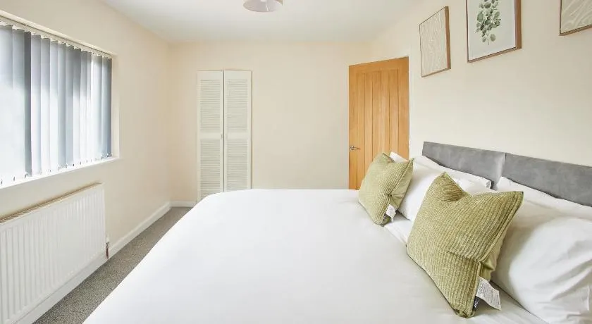 Host & Stay - Highwood Avenue - Image 1