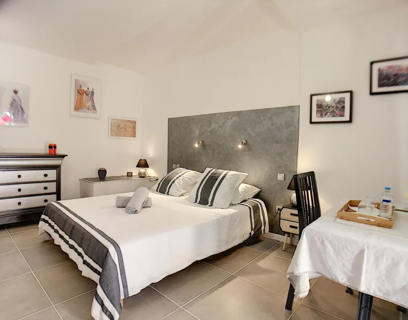 MAS MAURANE-Chambre d'hôte avec SPA privé aux portes d'ARLES - Image 1