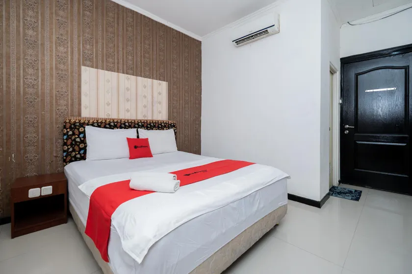 RedDoorz near Bukit Darmo Golf - Image 1
