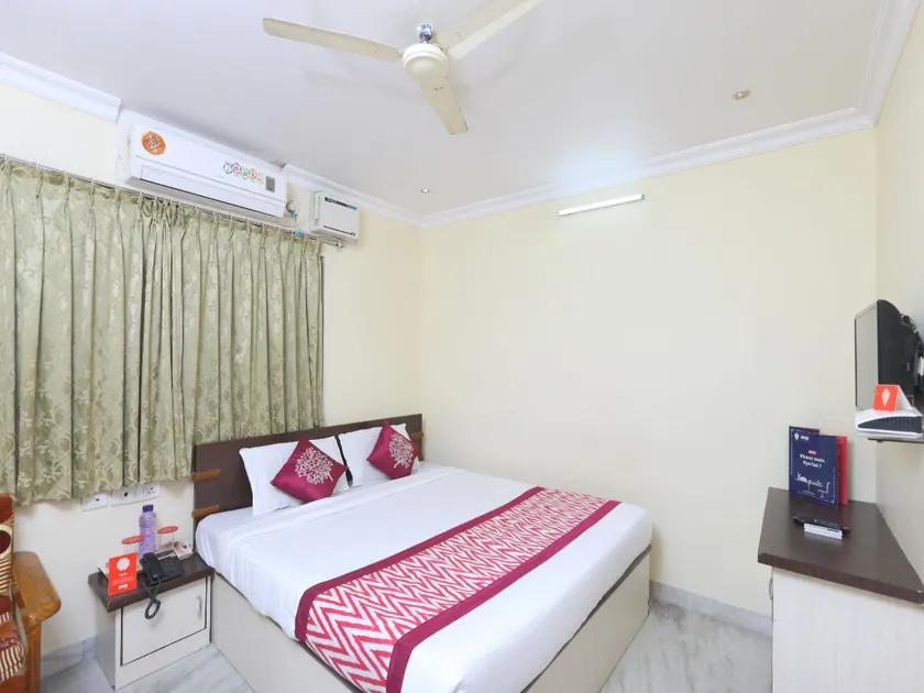 OYO 1054 Hotel AVNB Towers - Image 1
