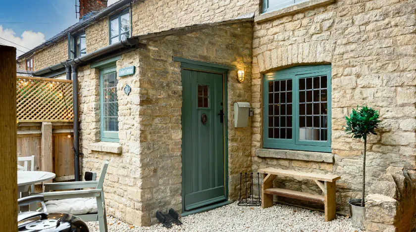 Cedar Cottage - Image 1