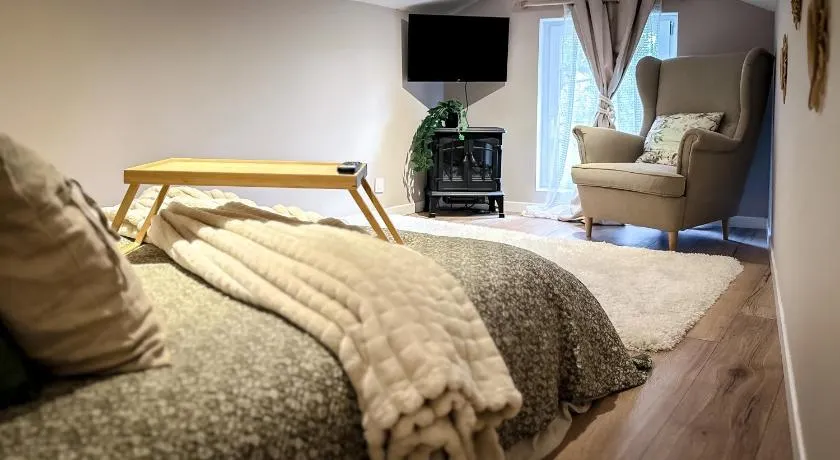 L'Amaryllis, suite romantique Jacuzzi et Parking - Image 1