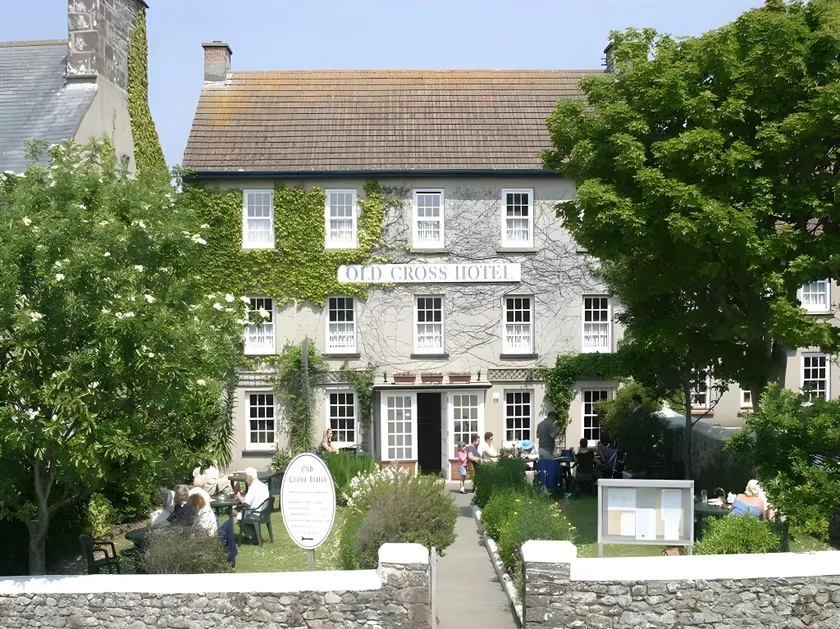 St. Davids Cross Hotel - Image 1
