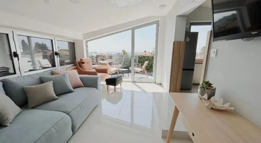 Sunny House - Image 1