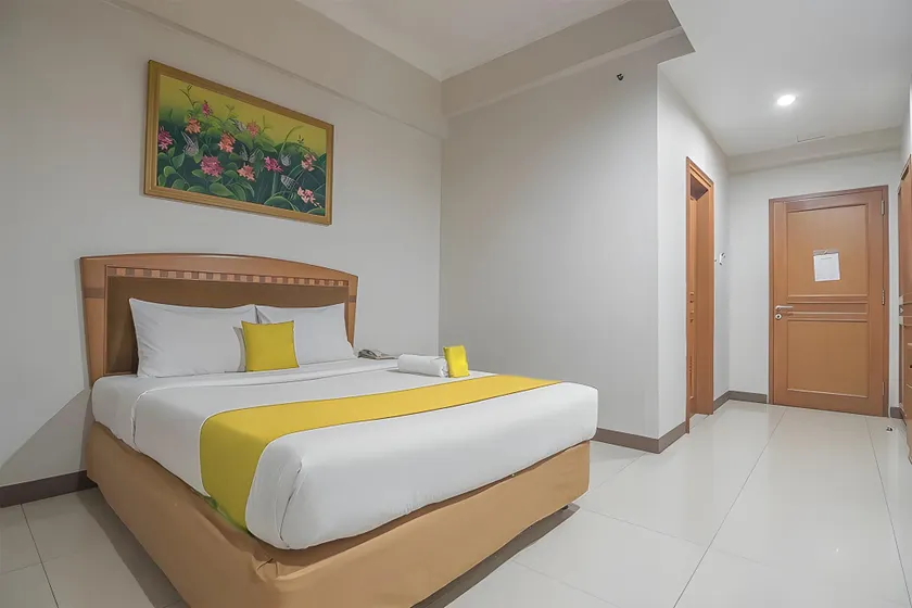 Hotel Yehezkiel Surapati Mitra RedDoorz - Image 1