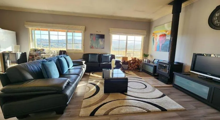 Beautiful Vineyard Stay - Image 1