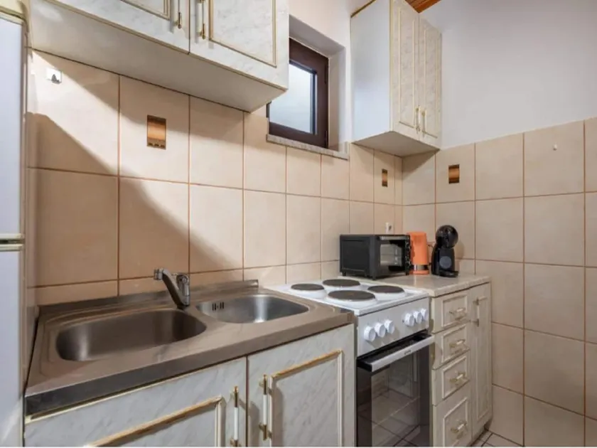Studio Apartment Iva - Image 1