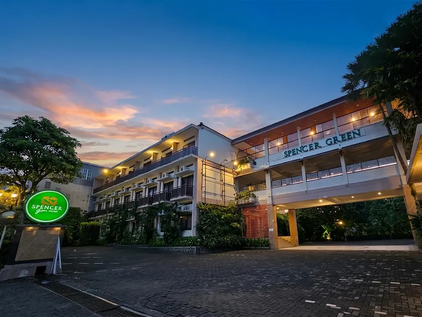 SPENCER GREEN HOTEL - Image 1