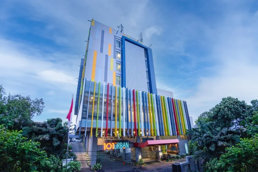 1O1 URBAN Jakarta Pemuda - Image 1