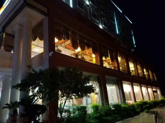 Yufeng Guangjulou Hotel - Image 1