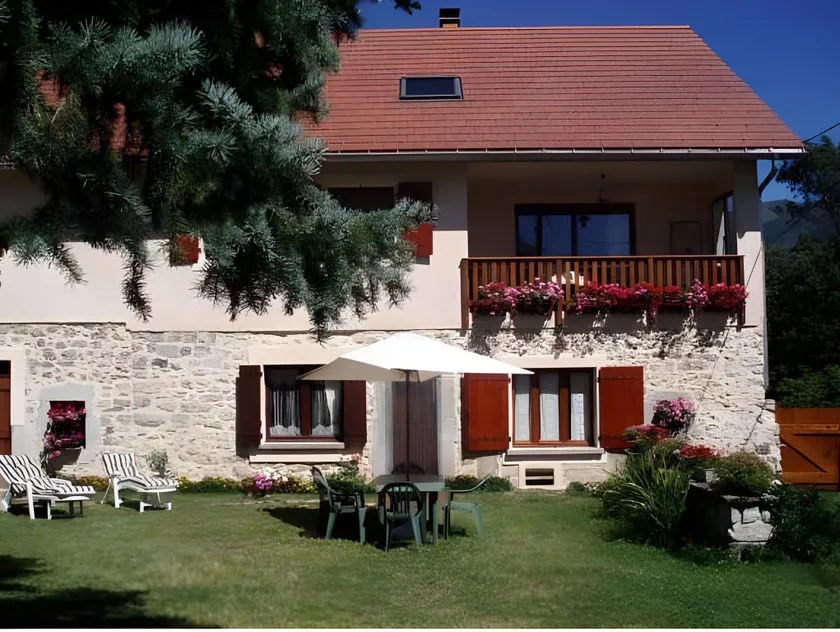 Le Rocher des Ducs, Chambres d'hôtes, parking privé, abris motos - Image 1