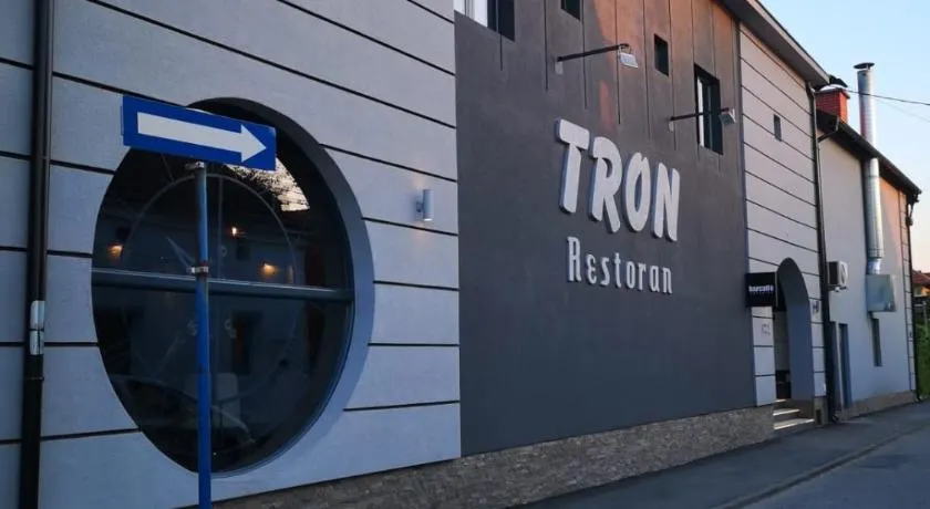 Restoran Tron - Image 1