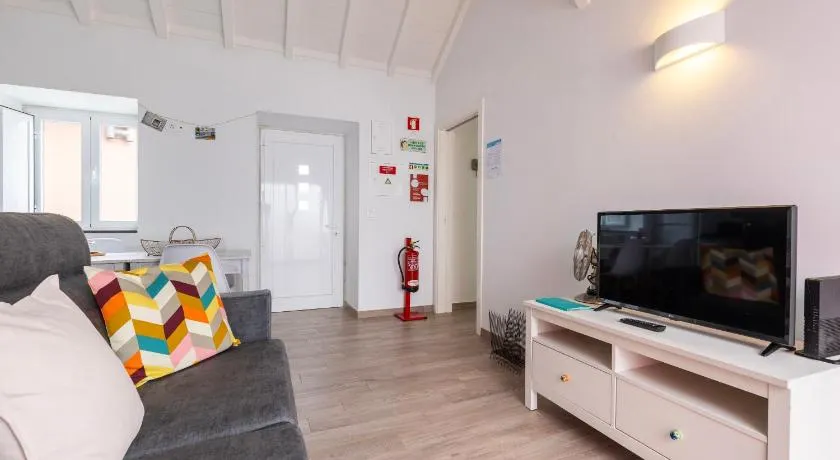 Cozy 1BR with Patio Near Sintra by LovelyStay - Image 1