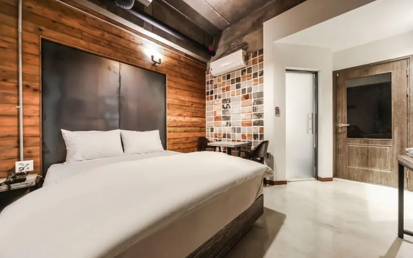 Daegu Gyeongbuk University Bridge Hotel - Image 1