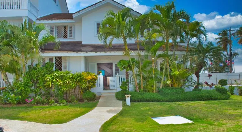Villa Chiara Beachfront Las Terrenas - Image 1