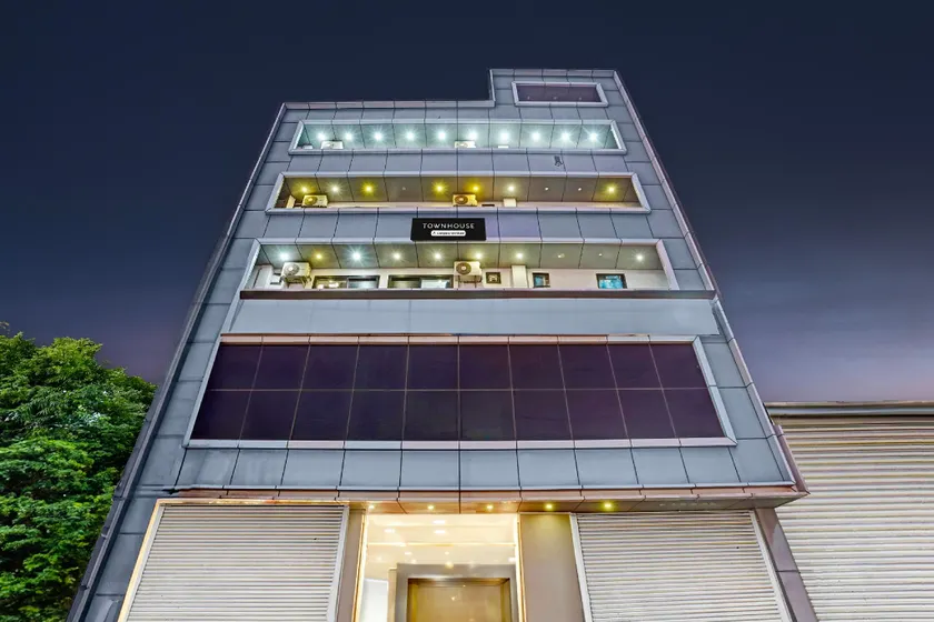 Super Townhouse Sector 13 Gurgaon - Image 1