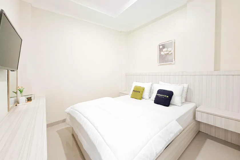 Urbanview Hotel Rumi Rooms Syariah Near RS Ortopedi Solo - Image 1