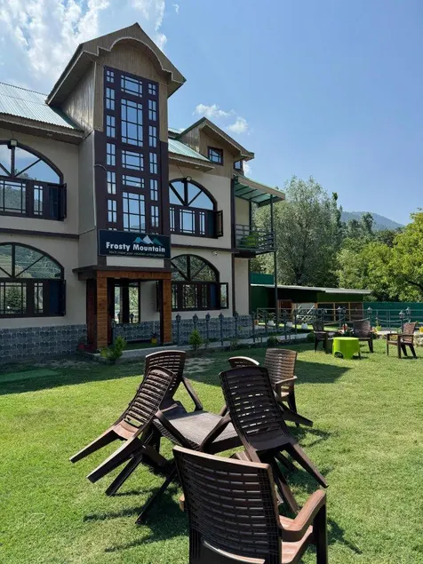 Frosty Mountain Resort - Image 1