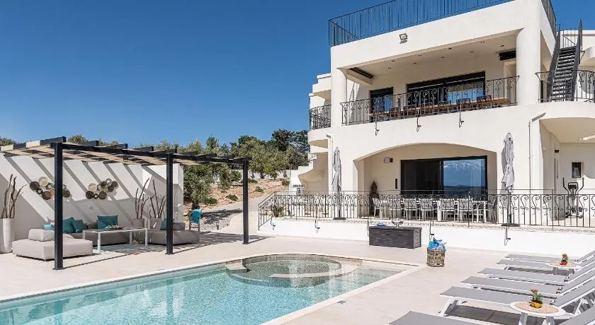 Luxury Apartment with private Heated pool - Image 1