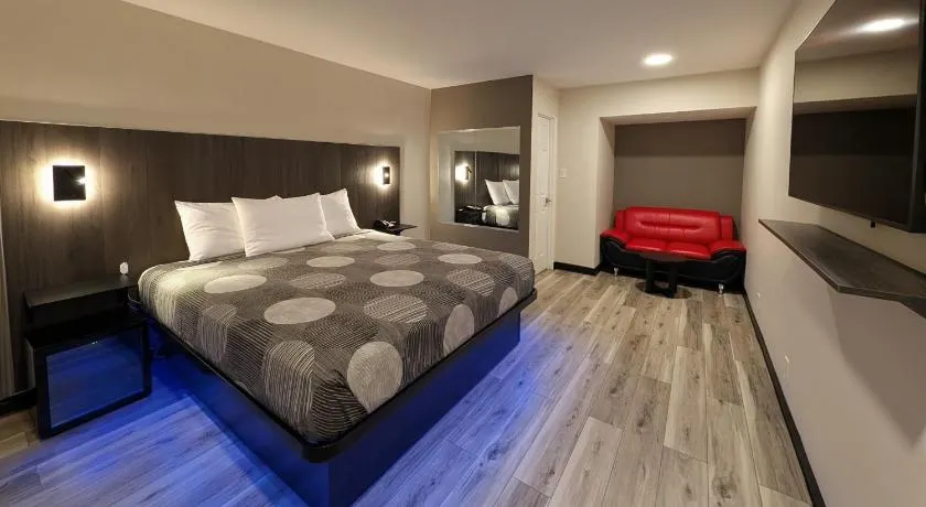 Star Inn & Suites - Image 1