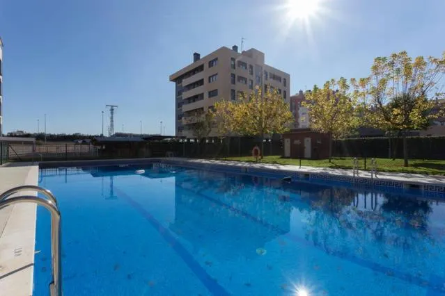 Apartamento Medrano PISCINA AIRE ACONDICIONADO terraza y 5 minutos del centro en coche ideal para mascotas - Image 1