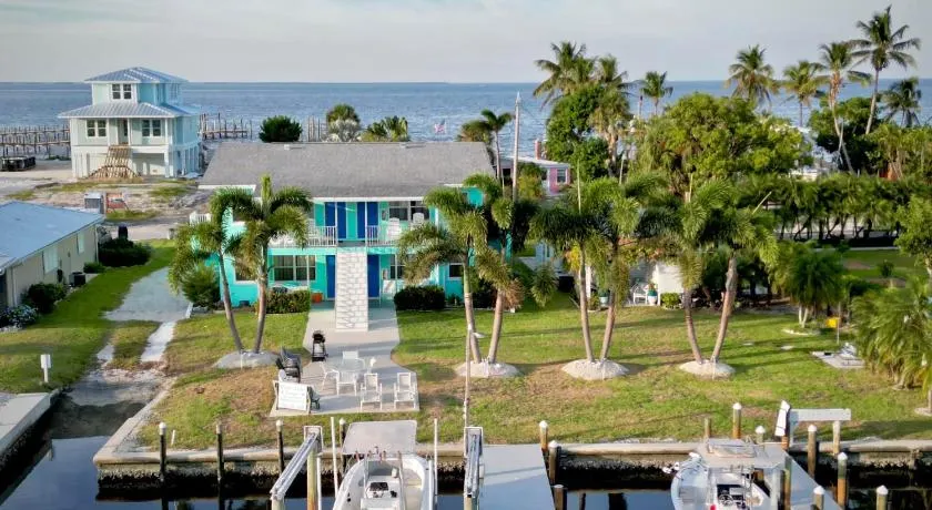 PIRATES COVE Inn & Marina - Image 1