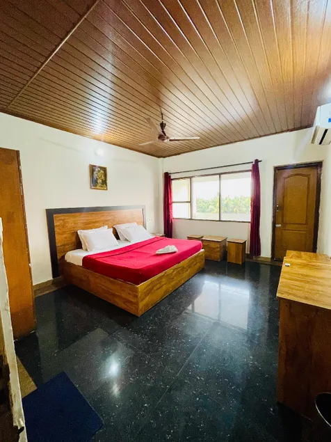 Oval Retreat Palace - Image 1