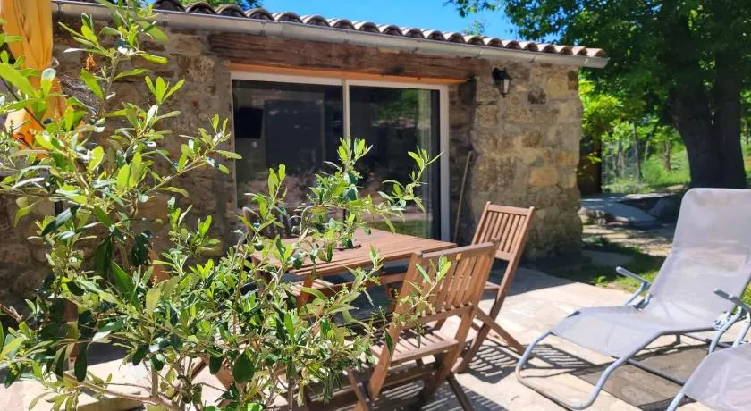 Gite avec piscine et terrain - Image 1