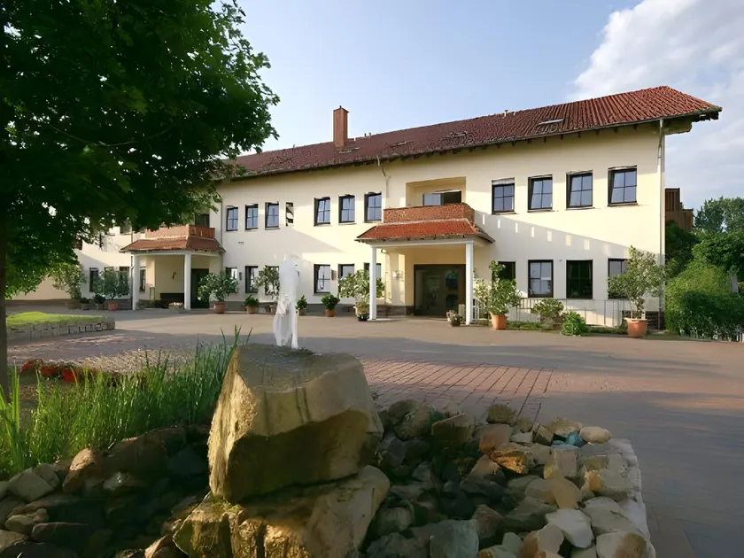 Weingut Sandwiese Winzerhotel - Image 1