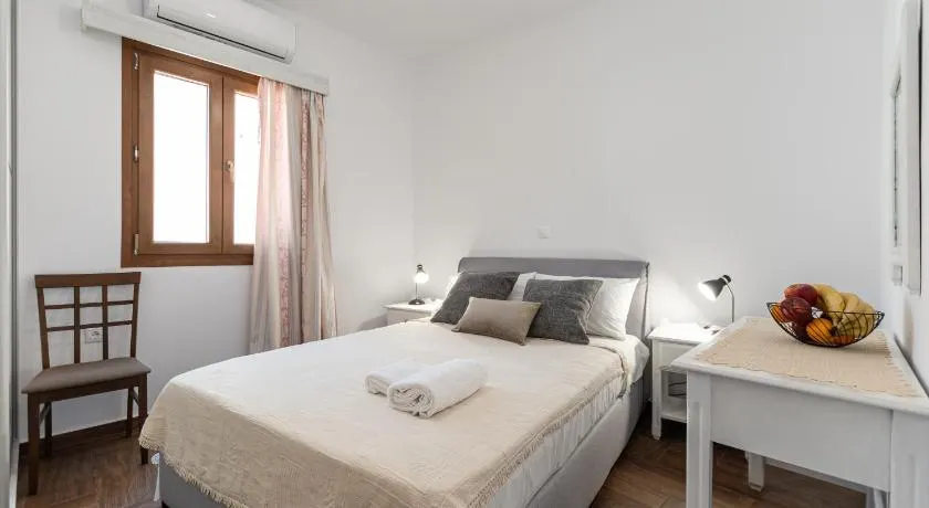 Naxian White House In Glinado - Image 1