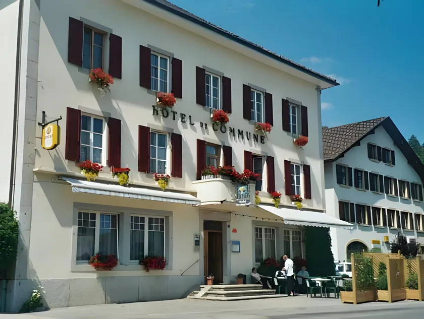 Hotel de Commune - Image 1
