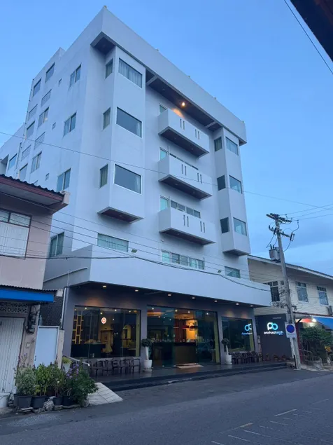 Prachuap Beach Hotel - Image 1