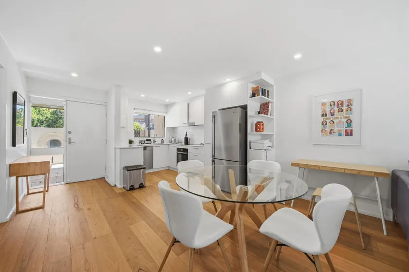 Spacious Bright Apartment With Courtyard and BBQ - Image 1