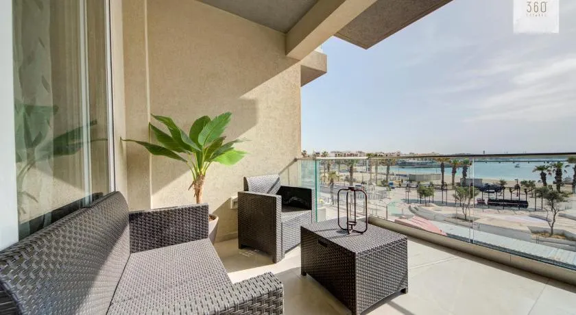 Beautiful 2BR seafront home with WIFI & comfy beds - Image 1