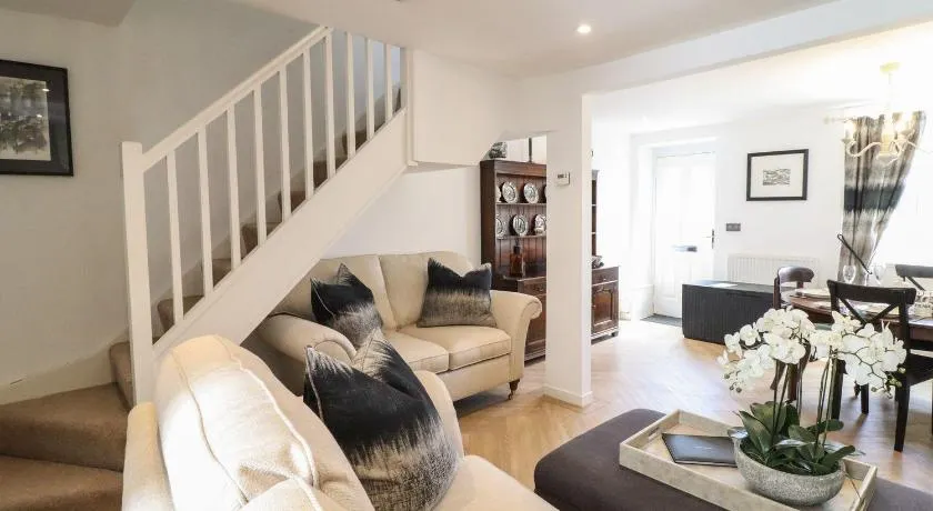 3 Rosemary Lane - Image 1