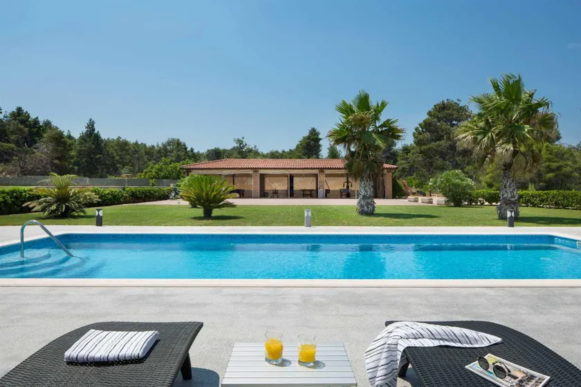 Malibu Grand Royale - Luxury Group Villa with Pool - Image 1