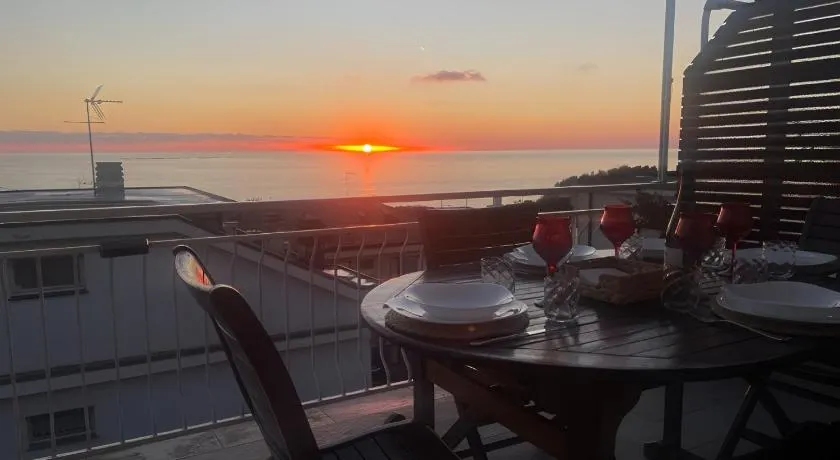 Attico con terrazza fronte mare a Cavi di Lavagna - Image 1