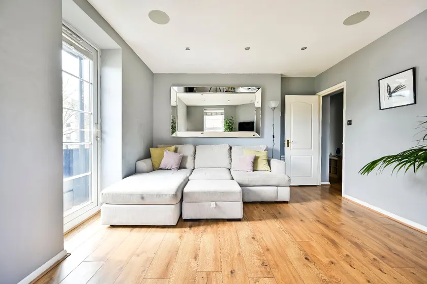 Modern 1-Bed Retreat, sleeps 5 - West Ham 47 E15 - Image 1