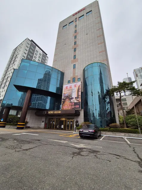 JH LEGEND HOTEL - Image 1