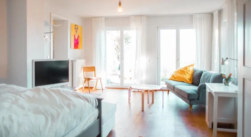 Bed & Breakfast Unter den Linden - Image 1