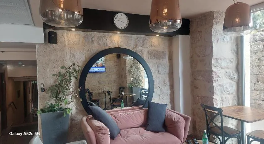 heleni malka hotel - Image 1