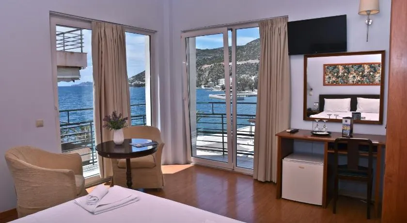 Grand Hotel Loutraki - Image 1