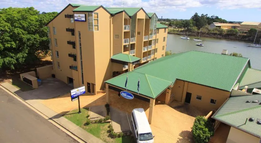 Burnett Riverside Hotel - Image 1